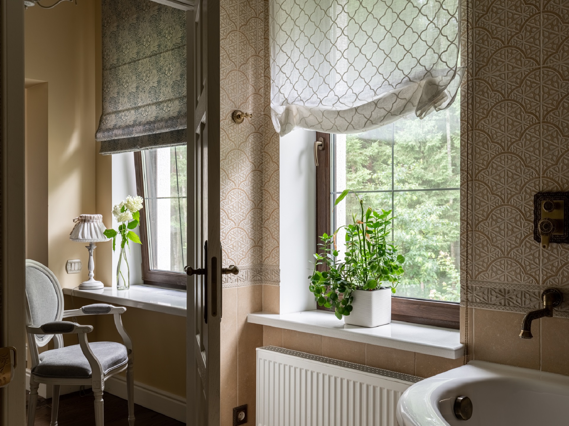 Как выбрать и сшить римские шторы на кухню?